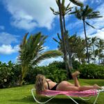 Felicity Palmateer Instagram - Hawaii 🌺 // Pre and post broken foot 💅