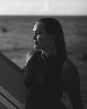 Felicity Palmateer Instagram - EDDIE INVITEE 2023/2024!! My biggest surfing achievement to date and the highest honour in surfing. Ever since I was little I’ve always dreamed of being invited to @theeddieaikau but it wasn’t a reality until last year when the women got to compete for the first time. 

The ceremony and blessing was so beautiful and to be a part of the paddle out was surreal. Sitting amongst waterman and women that I’ve idolised my whole life didn’t feel real. And to make history with my sis @lauraenever , being the first two Australian women to ever be invited makes it even sweeter. 

Feeling an a whole range of emotions but more than anything an immense sense of gratitude. Thank you to @haa_aikau and the Aikau Ohana. 

Photos @giulia.avilaa @traviskeahi_photos @jesseaphoto @haakeaulana 

#eddieaikau #eddieaikauinvitational