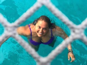 Feri Baycu Güler Instagram - Maldiv’in bir iyisi Ege’dir🍀🧜‍♀️🐬
Filtre miltre yok, neyse o🤘

#doğayaiyibak #sevkiodasenisevsin
#denizkızıolabilirmişim