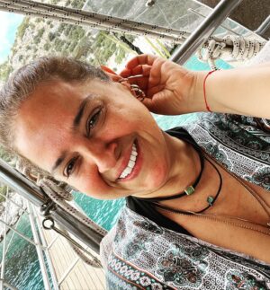 Feri Baycu Güler Instagram - Yaaa olmuyo, “poz vermiyormuşum gibi çek kanka” çabam nafile🙈 Bayaa anlaşılıyo uğraştığım🤣🤣🤣🤣