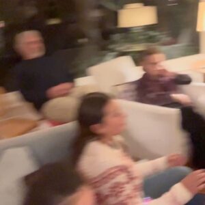 Fernanda Machado Instagram - Feliz natal pra todos!!! 🎄✨

E a noite de natal foi recheada de muito amor, diversão e cantoria! ♥️ 

#natallindo #feliznatal #minhafamiliameutudo 
#merryxmas #lovelyxmaseve 
 #natal2022 #xmas2022