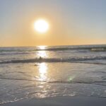 Fernanda Machado Instagram - De volta na quebradeira da obra, e com o coração aquecido dos últimos dias lindos que tivemos. Feriado, crianças sem escola, curtimos a família na casa da praia e os meninos brincaram muito. Lucca tá apaixonado pelo mar, queria pegar onda na boogie board o dia todinho, coisa mais linda! Aproveitei pra organizar muita coisa por lá, e até pintei uns móveis. Tão importante a gente poder, de tempos em tempos, desacelerar um pouco, pra gente poder curtir os filhos, ter tempo de refletir, perceber e agradecer todos os pequenos milagres da vida! ✨🙌🏻🙏🏻 E assim voltamos pra rotina e correria muito mais equilibrados e carregados, né?!! Feliz semana pra todos! #familytime #diaslindos #pordosolespetacular #maternidade #amamentaçaoprolongada #breastfeeding #longtermbreastfeeding #omaioramordomundo #gratidao #grateful #blessed #gorgeoussunset