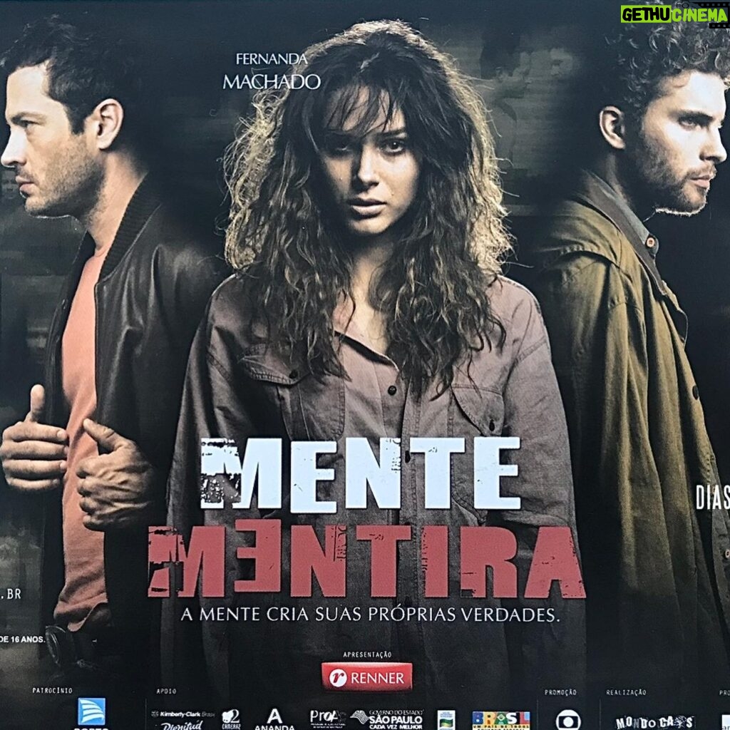 Fernanda Machado Instagram - Hoje é dia do teatro! 🎭 Cresci no teatro, morro de saudade do palco, lugar sagrado e mágico pra mim. Relembrando “Mente Mentira” “The lie of the mind” uma das peças que mais me orgulho de ter feito. Texto Sam Shepard Direção Paulo de Moraes E grande elenco! @paulodemoraes @eumalvinosalvador @thiagofragoso #diadoteatro #palcosagrado #thelieofthemind #mentementira #saudade