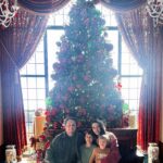 Fernanda Machado Instagram - Desejando um natal iluminado, abençoado e cheio de amor pra todos! ✨🎄🎅🏻 Wishing a Xmas full of love and light, from our family to ours! ✨🎄🎅🏻 #feliznatal #arvoredenatal #natal2023 #tradiçaodenatal #commeusmeninos #maternidade #nataliluminado #natalabençoado #merrychristmas #omaioramordomundo #myfamilymyeverything
