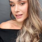 Fernanda Machado Instagram - 📸 Esse weekend teve festa… Nem me lembro há quanto tempo eu não fazia uma make de festa. Tava quase perdendo o jeito de fazer o cat eye. 😽 Já perdi o jeito de usar salto alto faz tempo, se tiver que usar salto, só uso salto grosso e não muito alto e muito de vez em quando. Quem aí também cansou do salto alto fino?! 😂 #partytime #makedefesta #lookdefesta #makeup #maquiagem #maquiagemdefesta #delineadordegatinho #hellomonday