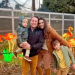 Fernanda Machado Instagram - Fim de semana super divertido com meus meninos! Amo recarregar as energias com eles pra próxima semana corrida que vem pela frente. Que delícia de passeio fizemos ontem, pra quem mora aqui em Santa Barbara ou tá visitando a cidade, o “Zoolights” tá imperdível, lindo e divertido demais!!!!! As Kids amaram tudo e os adultos também!!! 😜 Bom restinho de domingo e uma linda semana pra todos nós! #funweekend #recarregandoasenergias #familytime #fimdesemanacommeusamores #omaioramordomundo #amomuito #maternidade #diversaoemfamília #zoolights #santabarbarazoo