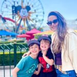 Fernanda Machado Instagram - Semana passada tivemos aquela semaninha de férias da escola, que sempre temos aqui no “Spring Break” “Intervalo da primavera” que de intervalo não teve nada nesse ano. 😂 Nosso roteiro foi agitado; Disney, California Adventure, Universal, Museu do carro em LA e jogo do Lakers, ufa! Haja energia pra acompanhar o ritmo dos meus meninos… Spring Break 2024… It was not much of a break, it was for sure super fun! But now, mom needs a break after all of that. 😂😂😂😂 #springbreak2024 #roteiroagitado #omaiordomundo #funwithmyloves #myboys #familyfirst #maternidade