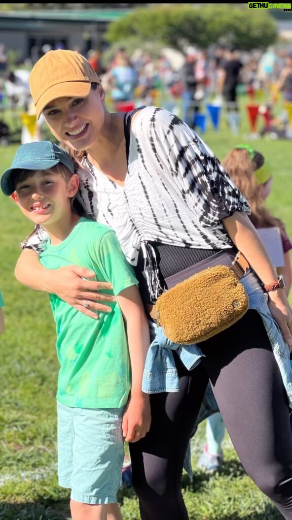 Fernanda Machado Instagram - O maior amor do mundo faz tudo valer a pena! Muito obrigada pelo carinho de todos no meu último post sobre solidão materna. Amo ver a rede de apoio e comunidade de mães que criamos aqui. A semana foi corrida demais, de novo! E eu tô atrasada nesse post, mas antes tarde do que nunca! Tô muito orgulhosa dos meus meninos! Lucca correu 49 laps no Jog-a-thon da escola, e Leo 9 laps! Foi incrível ver a determinação do Lucca, parabéns filho pela sua força de vontade! 👏🏻💪🏻👏🏻 #proudmama #jogathon #omaioramordomundo #myboys #meusmeninos #mamãeorgulhosa #gratidão #maternindade