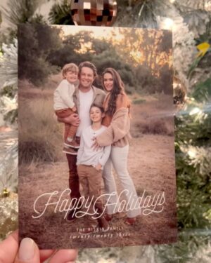 Fernanda Machado Instagram - Nos despedindo de 2023 com o coração cheio de gratidão! 🙌🏻🙌🏻🙌🏻🙌🏻

E desejando já uma virada abençoada pra todos nós. Vem 2024!!!! ✨✨✨✨✨✨✨✨✨

#happyholidays #byebye2023 
#gratidão #tchau2023 #vem2024 #felizanonovo #feliz2024 #happynewyear #happy2024