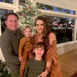 Fernanda Machado Instagram - Feliz natal pra todos!!! 🎄✨ E a noite de natal foi recheada de muito amor, diversão e cantoria! ♥️ #natallindo #feliznatal #minhafamiliameutudo #merryxmas #lovelyxmaseve #natal2022 #xmas2022