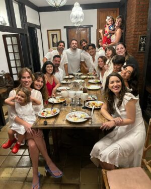 Fernanda Nobre Instagram - Todo ano a gente tem a sensação que janeiro é interminável? 
Por aqui começou com um reveillon perfeito emendando com duas viagens em família. Depois do atropelo do ano passado, merecia viver um ano em um mês dedicado a construir memórias. 💛