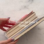 Fernanda Nobre Instagram - Peguei aqui na estante romances aleatórios que amei 💛
