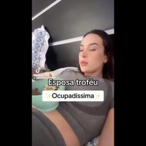 Fernanda Nobre Instagram - Pensando aqui: não acho possível que essas mulheres tenham consciência da armadilha cruel e violenta que estão se metendo. Que moda é essa??