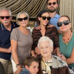 Fernanda Romero Instagram - La palabra ♥️ “Mamá” es fácil de decir, pero no llegamos a valorarla hasta que nos convertimos en una y conocemos el peso que conlleva. A todas las madres, ya sean biológicas, adoptivas o con o sin parejas, las felicito. Son maravillosas y entiendo la dedicación y esfuerzo que ponen día a día. Las admiro mucho. Felicidades en su día, que hoy y siempre seamos valoradas por lo que somos. Estoy agradecida de ser su mamá. Gracias a estas dos almitas que me eligieron como mamá, amo vivir la vida juntos. Algo que me daba tanto miedo se ha convertido en mi razón de vivir. Los amo y me siento afortunada de estar con ustedes. 📸 by @cocunphotography