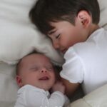 Fernanda Romero Instagram - My sweet little boy 🩵🎂 Feliz mes gordito se me fue muy rápido entre que yo me tenía que recuperar y ajustarme se me fue demasiado rápido y ya tienes un mes 🥹. Recordatorio de aunque a veces por más difícil sea y nos quejemos hay que disfrutar esos momentos. Te amamos mucho y estás creciendo muy rápido ☺️ 🍼 como me gustaría parar el tiempo.