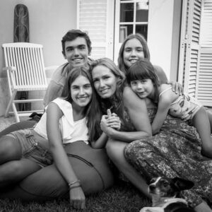Fernanda Serrano Instagram - O Melhor de Mim serão sempre vocês meus Grandes Amores… Obrigada por me chamarem de Mãe com tudo o que isso representa para mim! Para nós! Amo-vos mais hoje que ontem e menos que amanhã! Obrigada a ti Mãe por estares sempre ao meu lado! Feliz Dia de todas as mães de verdade que conheço e admiro. E a todos os pais que também são mães…#diadasmaes #meudia #nossodia
