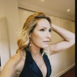 Fernanda Serrano Instagram - Domingo de Sol, de almoços em Família, de estar com os Amigos que não temos oportunidade de ver e estar com calma no dia a dia, de ir ver a nossa praia, de namorar, de passear, ou de fazer nada! Domingo é Dia de fazer o que nos apetecer! Como vai ser o vosso? Eu comecei muito cedo a caminhar na minha praia… #domingo #sunday #family