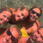 Fernanda Serrano Instagram - Hoje foi o dia da família! Mas não é todos os nossos dias? Deveria ser! Parabéns à família tão preciosa e linda que construímos todos juntos! O meu maior tesouro são vocês… filhos, pais, primas, tios, amigos do meu coração que já são família! A todos nós… Obrigada! Sempre juntos! #family ❤️