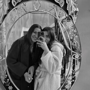 Feyza Sevil Güngör Instagram - Sigmiyor hicbir sey♥️
Ailem oldunuz,hic bilmedigim seyler hissettirdiniz,cok sey ogrettiniz,cok baska bir sey oldunuz🐿️her sey icin asiri♥️

@aldatmakdizi 
@timsandb 
@muratsaracoglu 
@evrenkarabyk