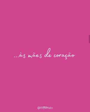 Filipa Maló Franco Instagram - Dia da mãe. Um dia bonito para uns. De reconhecimento. De amor. Agridoce para outros. Povoado de sonhos, ou pesadelos ou sonhos por alcançar. Com memórias felizes, assim-assim, e outras, que apertam um coração, que chora.

E num dia em que se pensa todas as mães, que se ouvem relatos de quem o é, e que se fala da maternidade, mães guerreiras, felicidade e das mais variadas histórias; também é um dia em que não se fala de todas as outras como se devia.

Sobre aquelas que o desejam, mas que a vida lhes trocou as voltas, e se sentem contra relógio, num sonho adiado contra a sua vontade.

E as que o são, mesmo quando a vida lhes tira antes de dar. Restando um “e se” que sufoca, devagarinho.

E é também um dia que nos devia relembrar que a maternidade é um desejo construído. E que o respeito para com as mulheres que não o desejam deveria imperar; ao invés de as consumir e aprisionar na pressão social emergente, que as faz sentir que são menos, por não quererem algo que contrariamente ao que se pensa, não é inato; mas adquirido.

Dia da mãe. Um dia que nos relembra todas as mães. Mas também as mulheres. Um dia que se celebra as mães que somos. As mães que temos. As mães que conhecemos. As mães que mesmo não sendo mães biológicas o foram; de coração. As mães a quem o sonho lhes foi roubado. As mães de anjos. As mães de causas. As futuras mães. 

às mães… todas elas 🤍