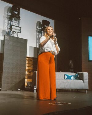 Filipa Maló Franco Instagram - Que dia tão bom a conversarmos sobre amor, parentalidade e educação 🤍. Porque a mudança, em prol de infâncias mais felizes, começa em nós enquanto pais.

Obrigada pelo convite @parentali_talks