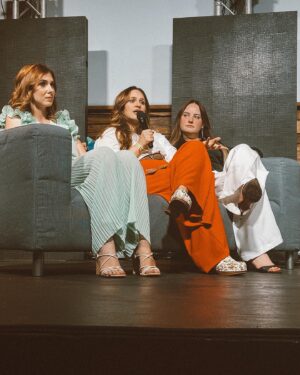 Filipa Maló Franco Instagram - Que dia tão bom a conversarmos sobre amor, parentalidade e educação 🤍. Porque a mudança, em prol de infâncias mais felizes, começa em nós enquanto pais.

Obrigada pelo convite @parentali_talks
