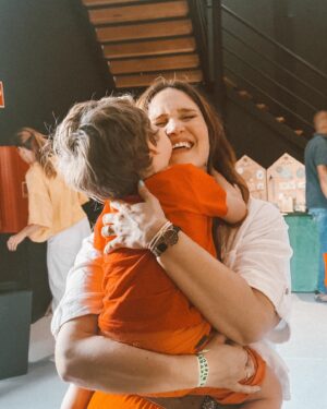 Filipa Maló Franco Instagram - Que dia tão bom a conversarmos sobre amor, parentalidade e educação 🤍. Porque a mudança, em prol de infâncias mais felizes, começa em nós enquanto pais.

Obrigada pelo convite @parentali_talks