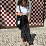 Filipa Areosa Instagram – Hoje o dia foi passado no @freeportlisboafashionoutlet, o sítio mais tranquilo para se ir às compras de marcas premium e onde descobri o meu novo melhor amigo: The BAG, onde cabem as compras e cabe tudo 
#freeportlisboafashionoutlet #spring #thebag