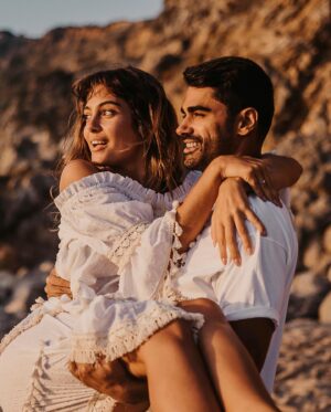 Filipa Nascimento Instagram - Dois anos de casada com o homem mais bonito do planeta que por acaso também é o melhor pai do mundo! 🤍
Há pessoas com sorte 😏