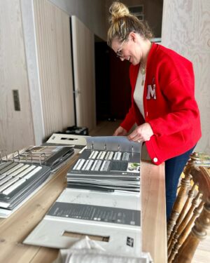 Filippa Rådin Instagram - Älskar kreativ förändring. 
Nu ska äntligen huset få gardiner och solskydd.
Tänk vad vissa saker kan ta tid…