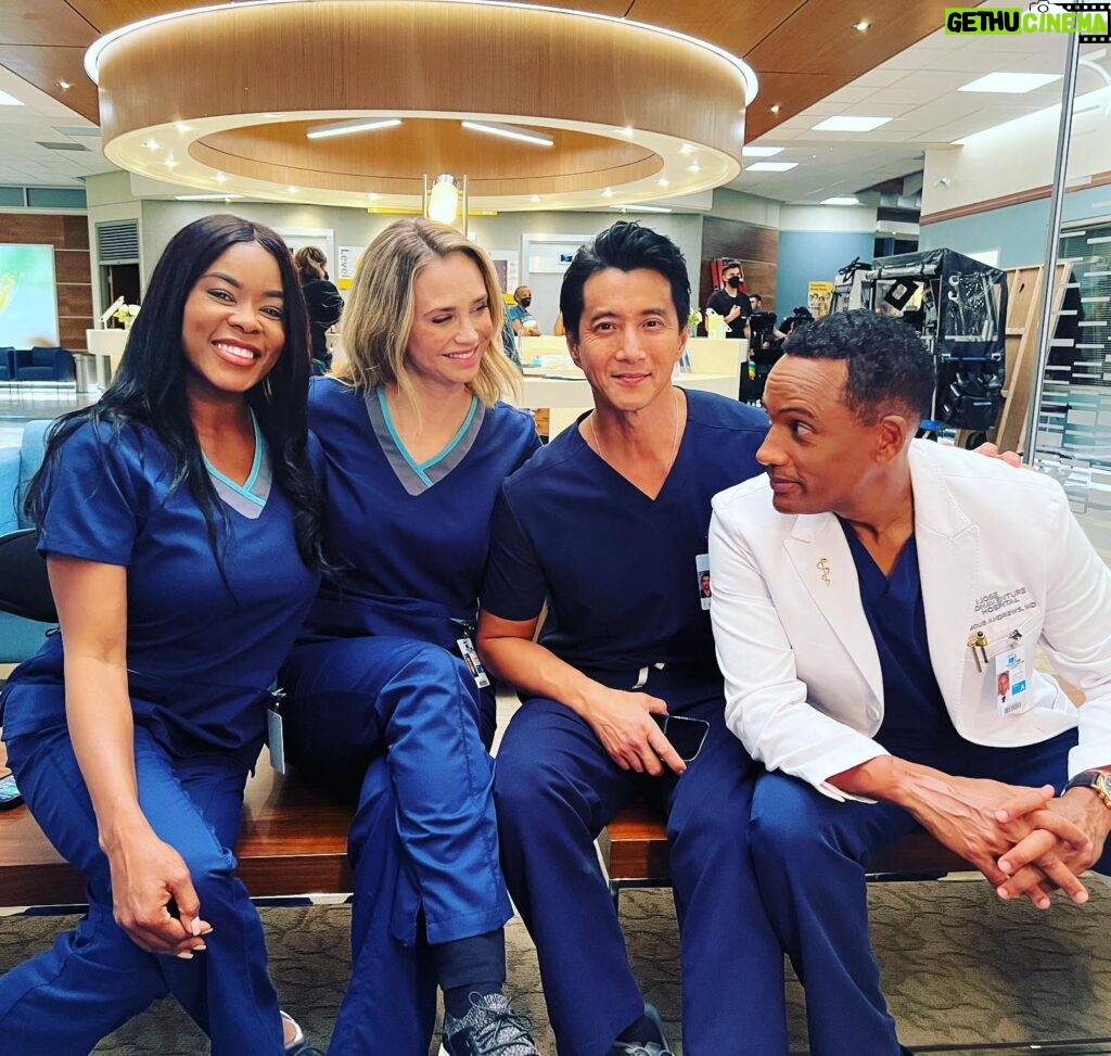 Fiona Gubelmann Instagram - One week till #season6 of #TheGoodDoctor starts!!! Love these peeps ❤️ truly some of the greatest @hillharper @willyunlee @therealgolden47 @thegooddoctorabc