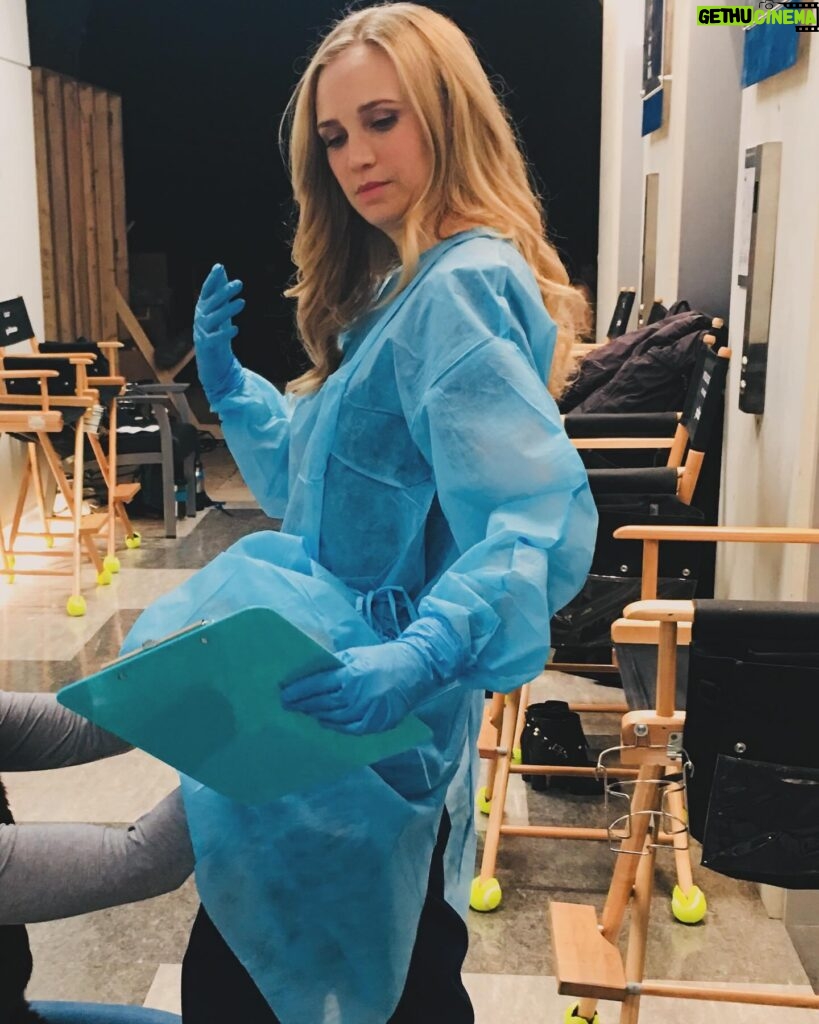 Fiona Gubelmann Instagram - From my first day on set to now my last. The journey has been life changing. I’ve loved every minute of it. Thank you to everyone involved in The Good Doctor for everything 🩷 Photos 1. First day on set 2. First episode script 3. First time in scrubs 4. Audition breakdown 5. Beautiful tree I saw on my walk towards the audition @thegooddoctorabc #thegooddoctor #parnick