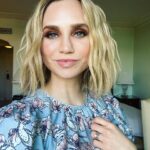 Fiona Gubelmann Instagram – Loved this weekend’s look for the Sony International Foreign Buyers Party ❤️

💄 @olafderlig 
💇🏼‍♀️ @michaelduenas 
👗 @st_roche 

#thegooddoctor @thegooddoctor #parnick #fionagubelmann #morganreznick