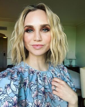 Fiona Gubelmann Thumbnail - 12.8K Likes - Top Liked Instagram Posts and Photos
