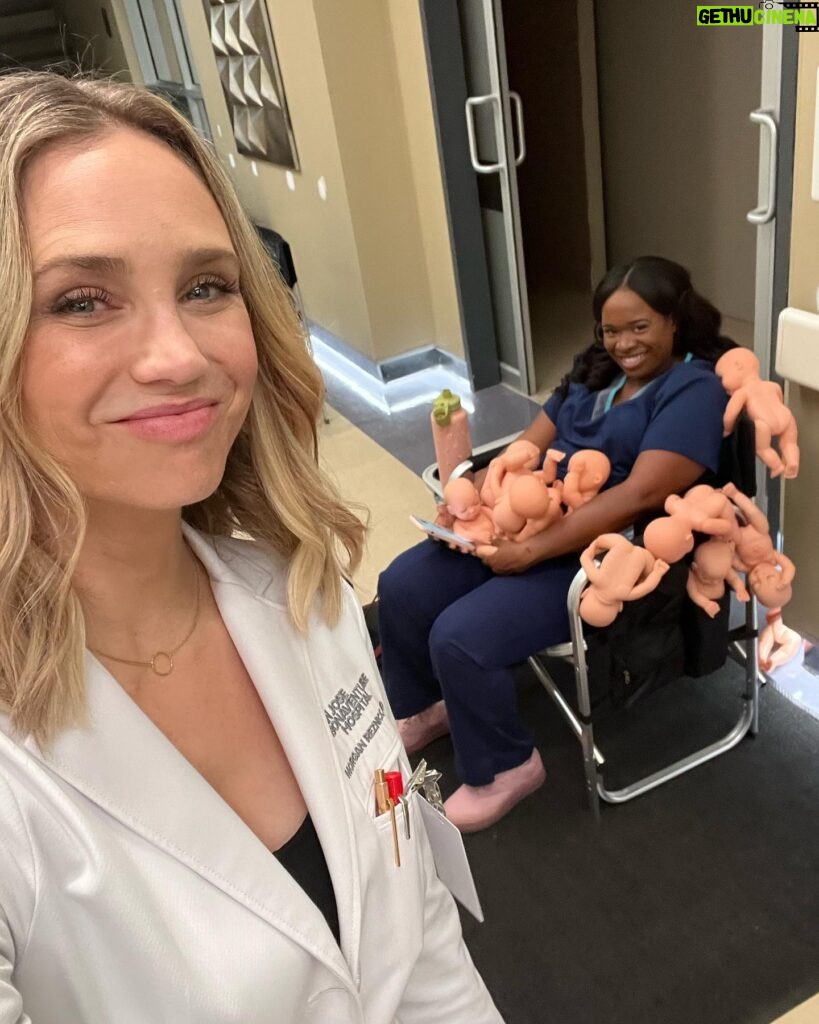 Fiona Gubelmann Instagram - Don’t miss an all new episode of @thegooddoctorabc TONIGHT. Also, @briasamone is the funniest. Be sure to follow her.