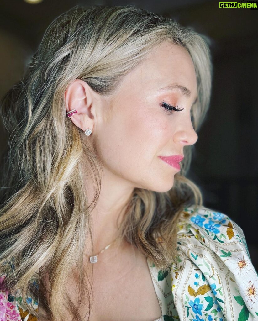 Fiona Gubelmann Instagram - Thank you @sarahojewelry for helping me to customize a very special pair of earrings 💖 • I had some earrings that were very sentimental but I never wore because they didn’t quite feel like “me”. So I worked with a designer at Sarah O to redesign the earrings. It was a very fun process. We went back and forth on lots of different designs and after seeing sketches and models in CAD, we finally created the perfect pair of earrings. I couldn’t love these any more!!! I wanted an asymmetrical earring with art deco / vintage inspirations and a nod to the flaming heart ❤️‍🔥 • I trusted Sarah O since I’ve shopped with the company before and knew they have amazing quality. And a bonus that it’s a female owned small business 🥰