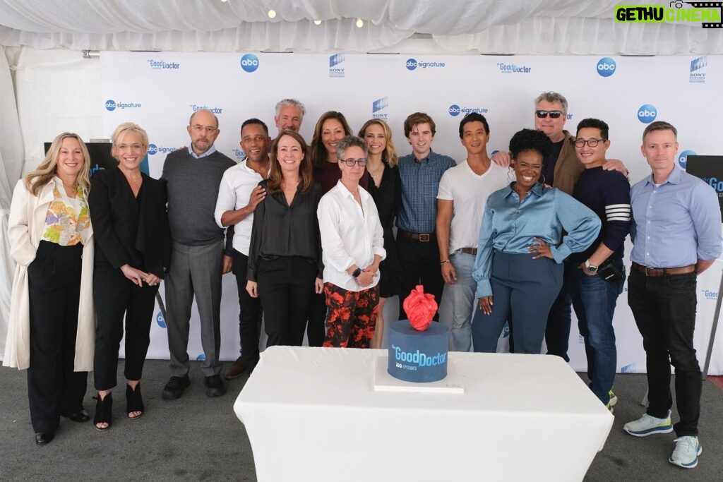 Fiona Gubelmann Instagram - Happy 100 episodes @thegooddoctorabc I am honored to be a part of such an amazing show. Thank you to our incredible team… #freddiehighmore @abcnetwork @sptv @shorez @danieldaekim @lizfriedman91 @erinrgunn, @sebastian_lee_em @david.y.kim, our tremendous writers who craft such beautiful & impactful stories, our brilliant directors, our crew who work tirelessly & passionately and our fantastic cast!!! I love you all!!! You’re an incredible group of friends and family and I cherish you all. We are lucky to be here due to the work of so many passionate, talented, creative and hard working people. And because of all of our amazing fans ❤️ thank you for your support and love!!!! Thanks for the photos @jeffweddell and @gooddoctorlovers