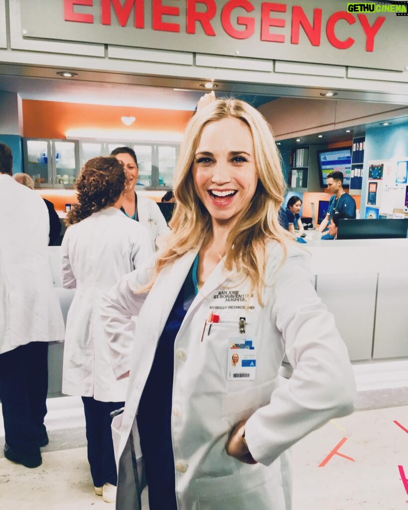Fiona Gubelmann Instagram - From my first day on set to now my last. The journey has been life changing. I’ve loved every minute of it. Thank you to everyone involved in The Good Doctor for everything 🩷 Photos 1. First day on set 2. First episode script 3. First time in scrubs 4. Audition breakdown 5. Beautiful tree I saw on my walk towards the audition @thegooddoctorabc #thegooddoctor #parnick