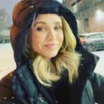 Fiona Gubelmann Instagram – Back to work and the ❄️ 
@thegooddoctorabc #thegooddoctor