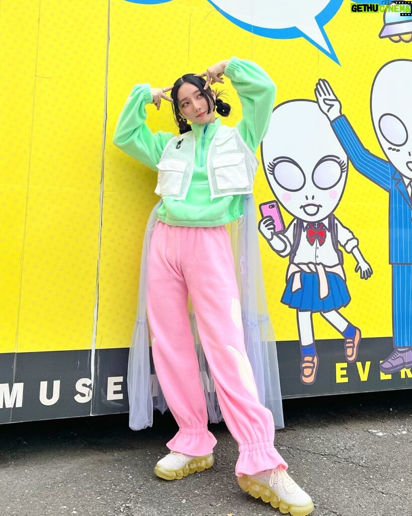 First Summer Uika Instagram - #ウイカ衣装 🏗️ ・フリースアノラック/パンツ →Candy Stripper @candystripper_official ・ベスト→ANNA SUI NYC @annasuinyc