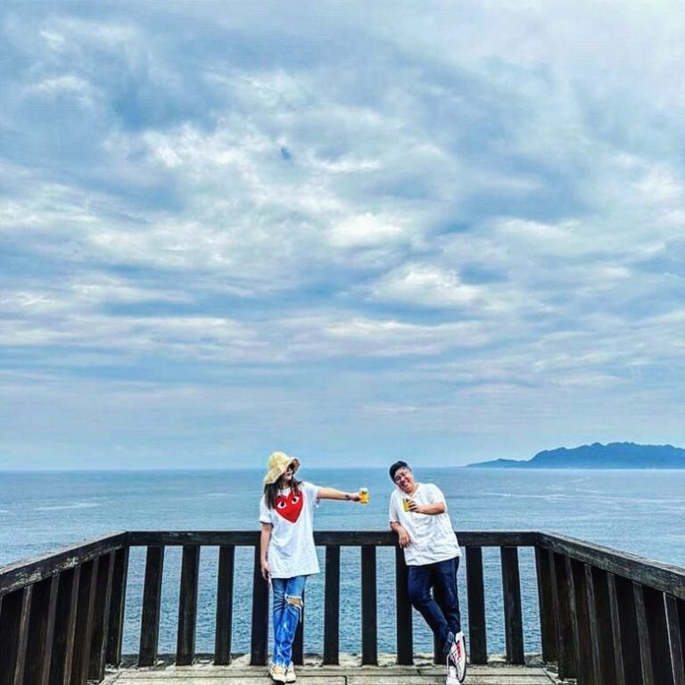 Fish Leong Instagram - 只要跟美好的人在一起 日子就會好好好好好啊 ——-可是這是去年的出遊照了…哈- 要來約起去海邊胡鬧了😃😊😄😂😀 calling…. 聽說今天兒童節？ 祝我 兒童節快樂🎉😂🏝️🏝️🏝️