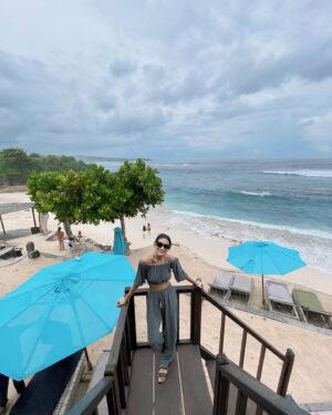 Fitrie Rachmadhina Instagram - Slow morning like these; long walks, slow running, listening to the waves, feed the bird, smile to the universe, & meditate. 

#nusalembongan
