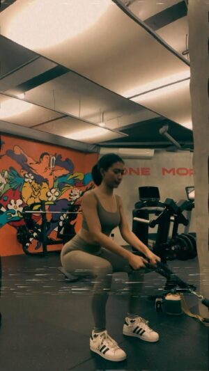 Fitrie Rachmadhina Instagram - Yuk kita mulai dari 0 lagi fit. 😊 
Bisa yuk bisa pelan pelan ajaa yaa, lagi gak bersaing dg siapa siapa kok, so enjoy your process, fit. Rest nya 6 bulan cukup lah yaa. Lets back to the gym! #Imissmymuscles #traveltime