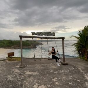 Fitrie Rachmadhina Instagram - Slow morning like these; long walks, slow running, listening to the waves, feed the bird, smile to the universe, & meditate. 

#nusalembongan