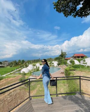 Fitrie Rachmadhina Instagram - Dont look at the caption, look at me. #FRIdayoutfit
