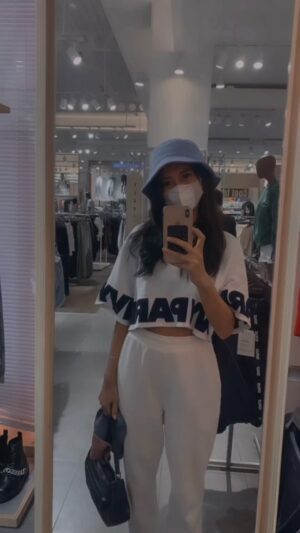 Fitrie Rachmadhina Instagram - Maybe LIFE isn’t perfect. But your outfit can be 🙂

#fitrierachmadhina
#styleinspo