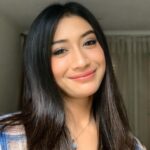 Fitrie Rachmadhina Instagram - Kata dokter kita akan kesemutan kalo duduk terlalu lama. Jadi gimana kalo kita jalan aja? 🤓 #ngabuburit