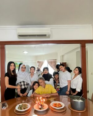 Fitrie Rachmadhina Instagram - Happy birthday, paps. Sing penting sehat sehat sehat 🤍. Di banyakin lagi sabarnya 😋😚