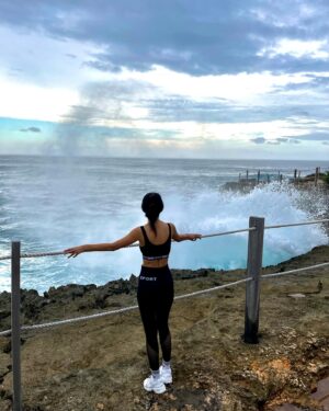 Fitrie Rachmadhina Instagram - Slow morning like these; long walks, slow running, listening to the waves, feed the bird, smile to the universe, & meditate. 

#nusalembongan