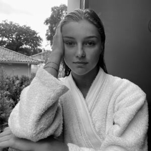 Flavie Delangle Instagram - 🤪